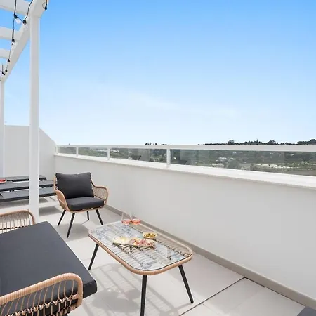 Amazing 3 Bedroom Penthouse Great Views Rdr482 *